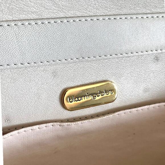 Vintage Bloomingdales Ivory White Quilted Womens Crossbody Handbag Chain - Picture 4 of 11